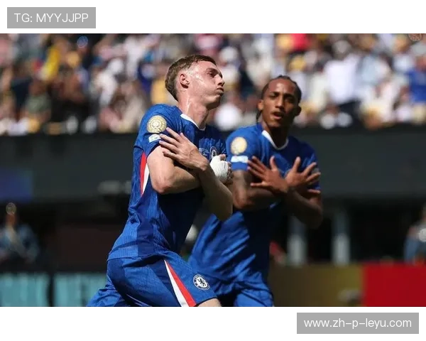 切尔西通过边路分球寻找突破口,节拍更均衡